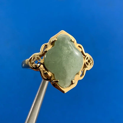 Vintage Designer 14K Yellow Gold Jade Cabochon Statement Cocktail Ring