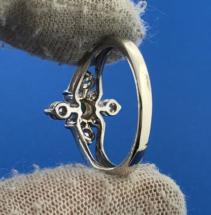 Stunning Sterling Silver 925 Round Cut Emerald Sparkling CZ Cross Ring Size 9