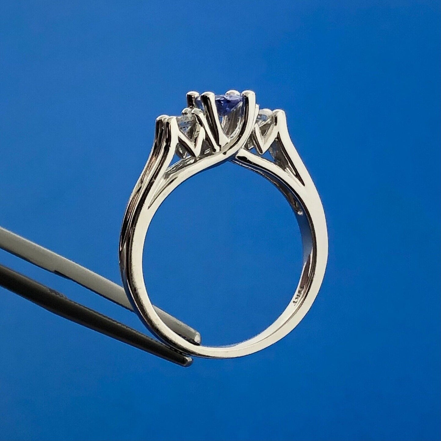 Gorgeous 14k White Gold Oval Tanzanite Round Diamond Accent Ring Size 6.5