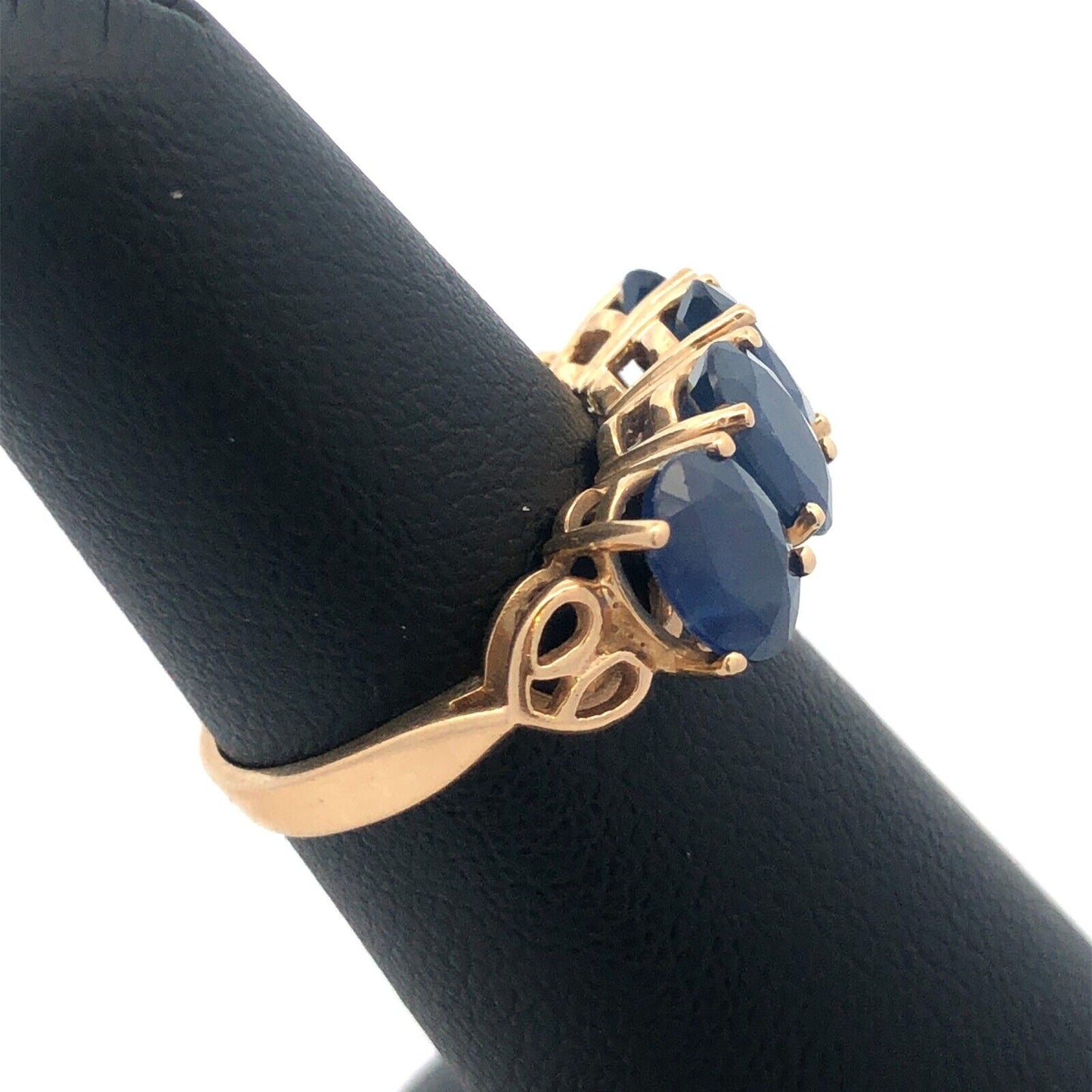 10k Yellow Gold 4 Carat Sapphire Ring