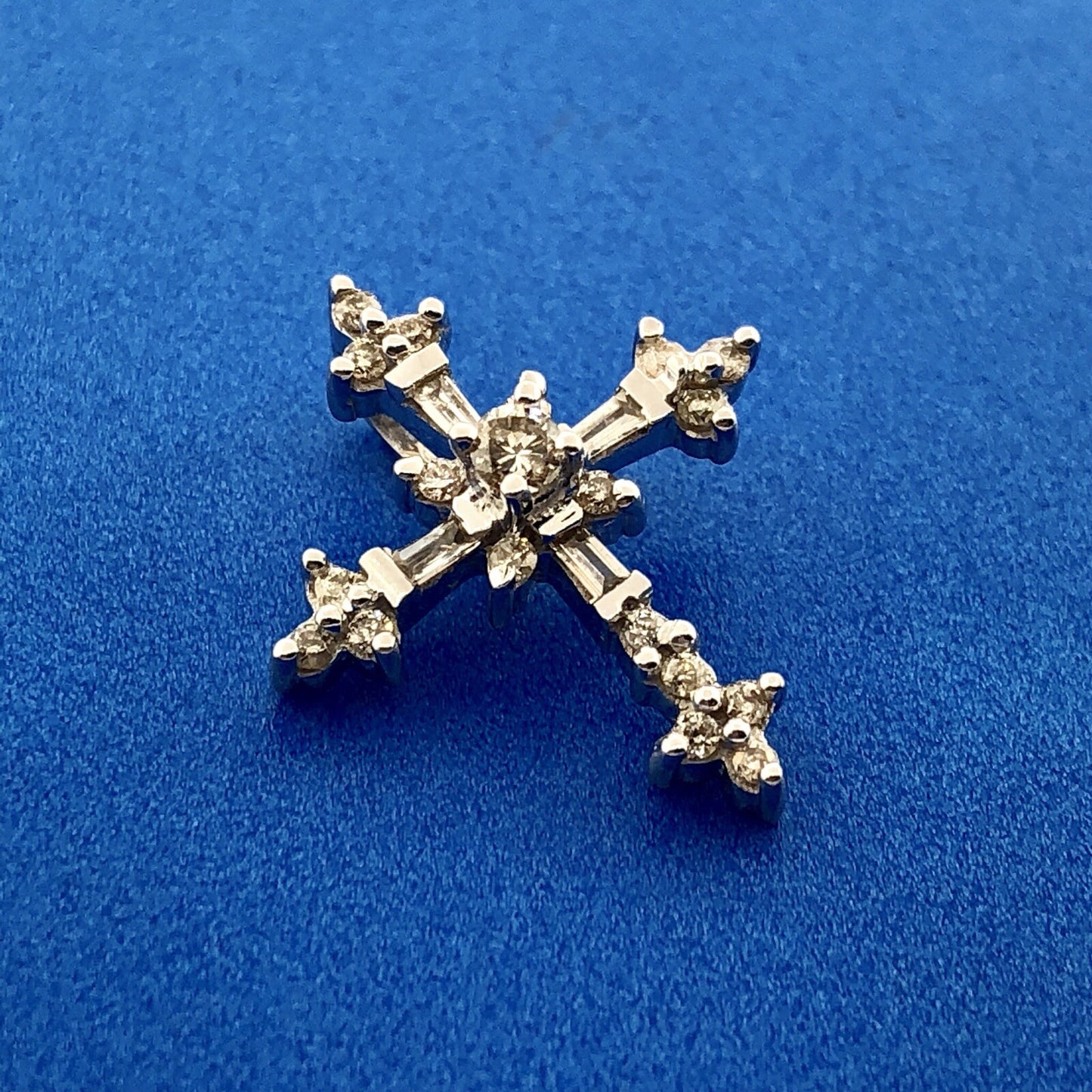 14K White Gold Diamond Encrusted Cross Easter Communion Bible Religious Pendant