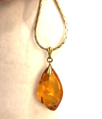 Designer Citation Gold Tone Chain Amber Statement Pendant Necklace