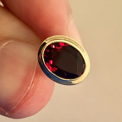 Estate 10K Yellow Gold Oval Garnet January Anniversary Occasion Stud Earrings