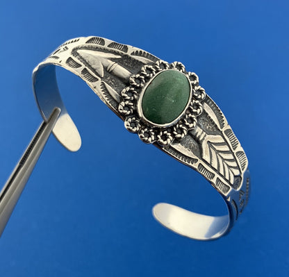 Native American Unsigned Sterling Silver Green Onyx Storyteller Cuff Bracelet
