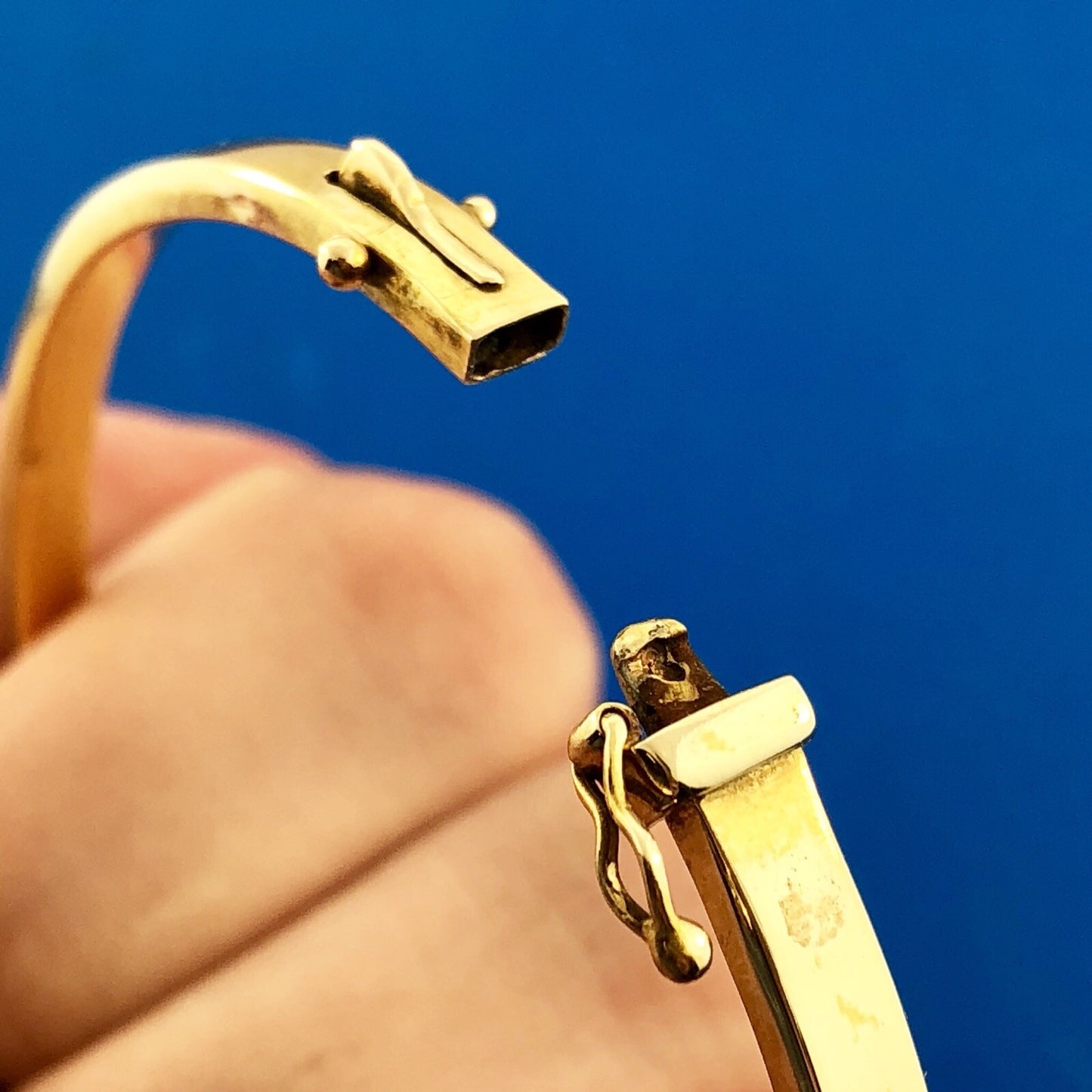 Art Deco 14K Yellow Gold Ornate Opal Scroll Decorative Scroll Bangle Bracelet