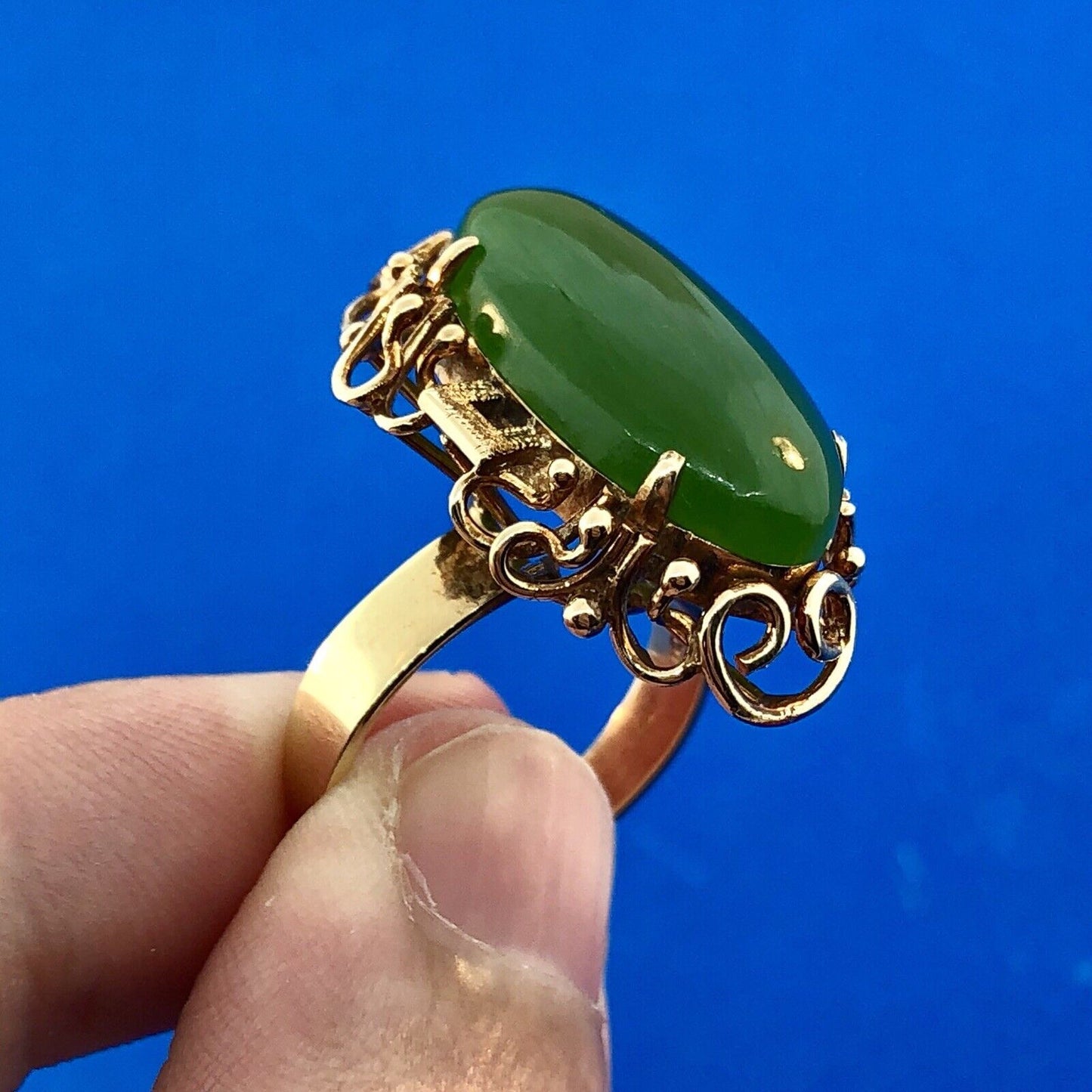 Vintage 18K Yellow Gold Oval Jade Cabochon Statement Cocktail Occasion Ring