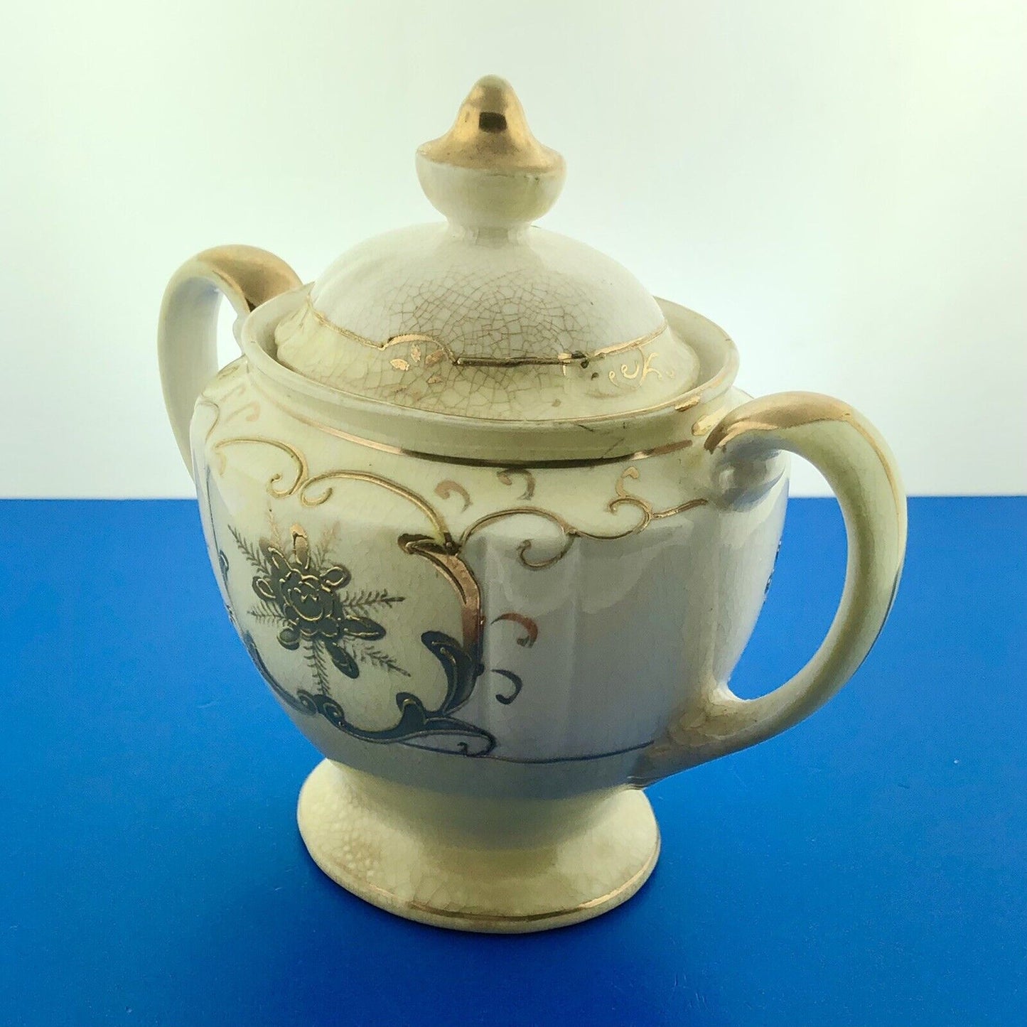Mid Century Hinode Japan China Gilt Floral Scroll Pattern Handled Sugar w/Lid