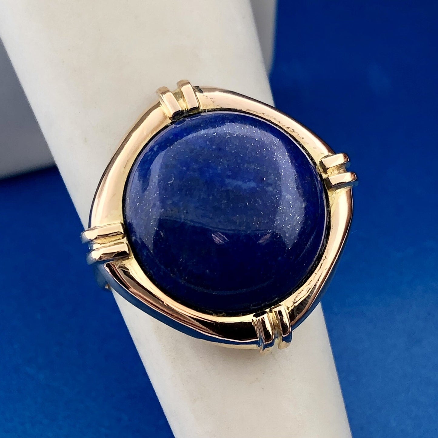 Vintage 14K Yellow Gold Lapis-Lazuli Cabochon Modernist Abstract Cocktail Ring
