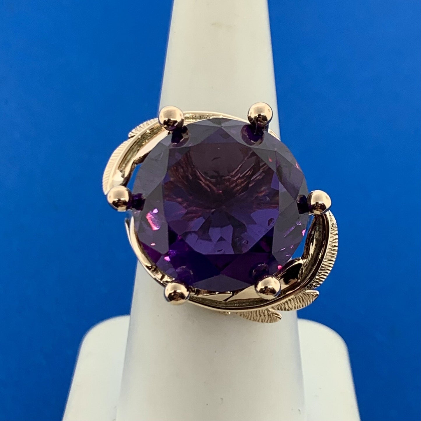14K Yellow Gold Purple Sapphire Solitaire Statement Cocktail Size 7.75 Ring