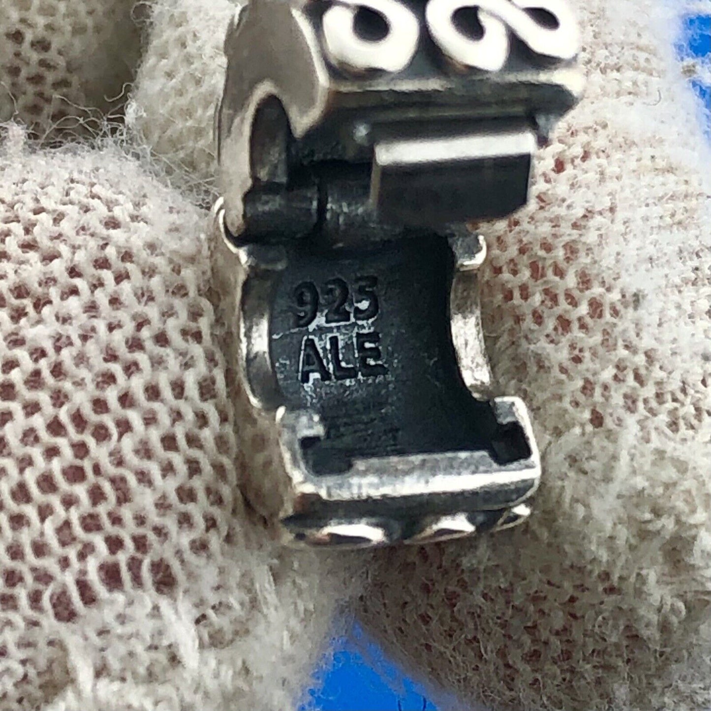 Authentic PANDORA Moments 925 Sterling Silver Serpentine Swirl Clip Charm 790338