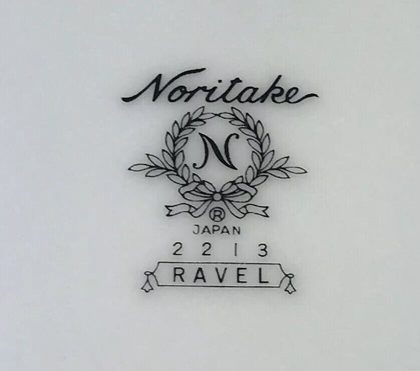 Retired Noritake Ravel Pattern White Flowers w/Blue Silver Trim Dinner Plate