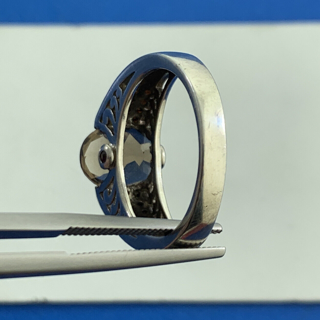 Designer 925 Sterling Silver Oval Quartz Garnet Accented Cocktail Ring