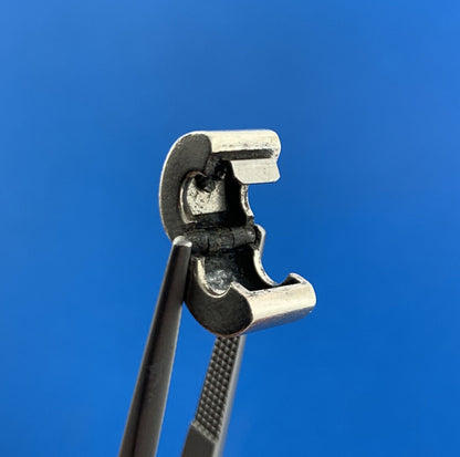 Authentic PANDORA 925 Sterling Silver Smooth Barrel Clip Charm 790138 Retired