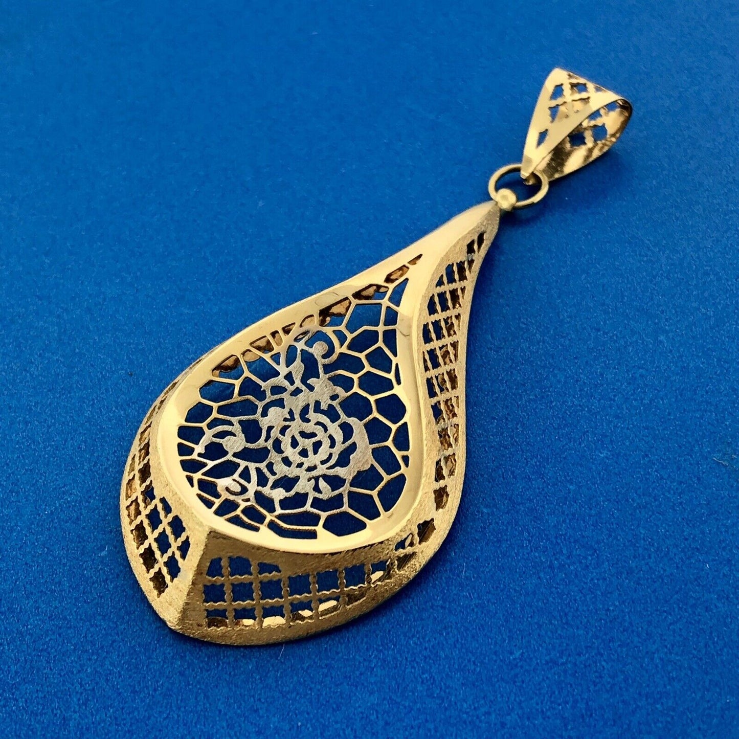 Gorgeous Italian 18k Yellow Gold Openwork Floral Bloom Teardrop Dangle Pendant