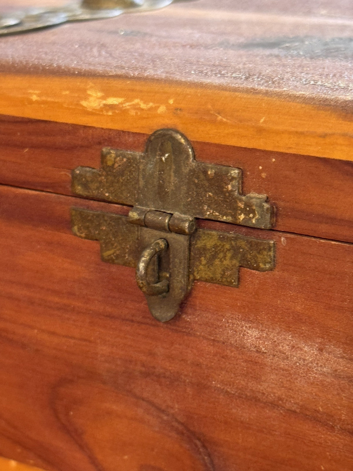 Vintage Cedar Wooden Cigar Metal Accented Trinket Jewelry Hinged Box w/Lock/Key