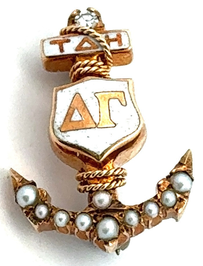 Vintage 1974 10K Yellow Gold Diamond Seed Pearl Delta Gamma Badge Lapel Pin