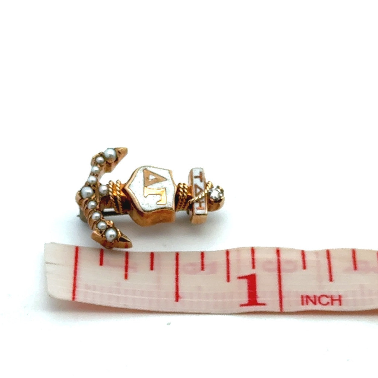 Vintage 1974 10K Yellow Gold Diamond Seed Pearl Delta Gamma Badge Lapel Pin