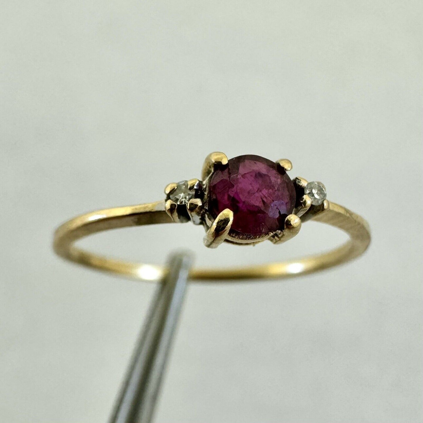 Vintage 14K Yellow Gold Round Ruby Diamond Accents Occasion Promise Ring