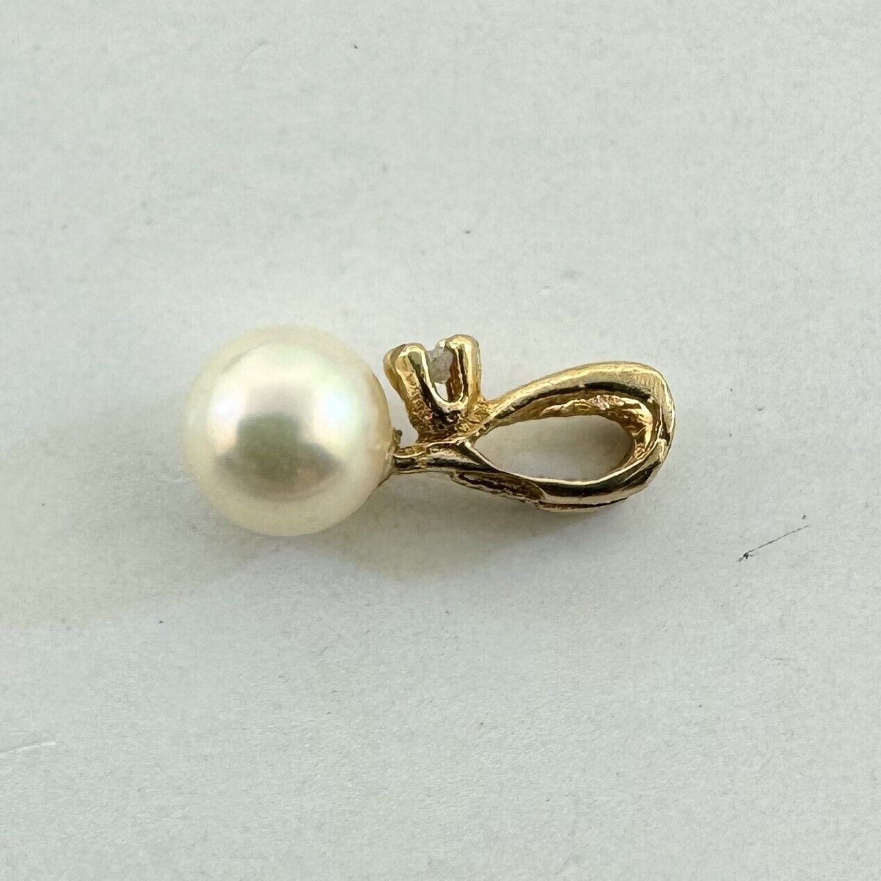 Classic 14K Yellow Gold Round Pearl Diamond Accented Petite Pendant