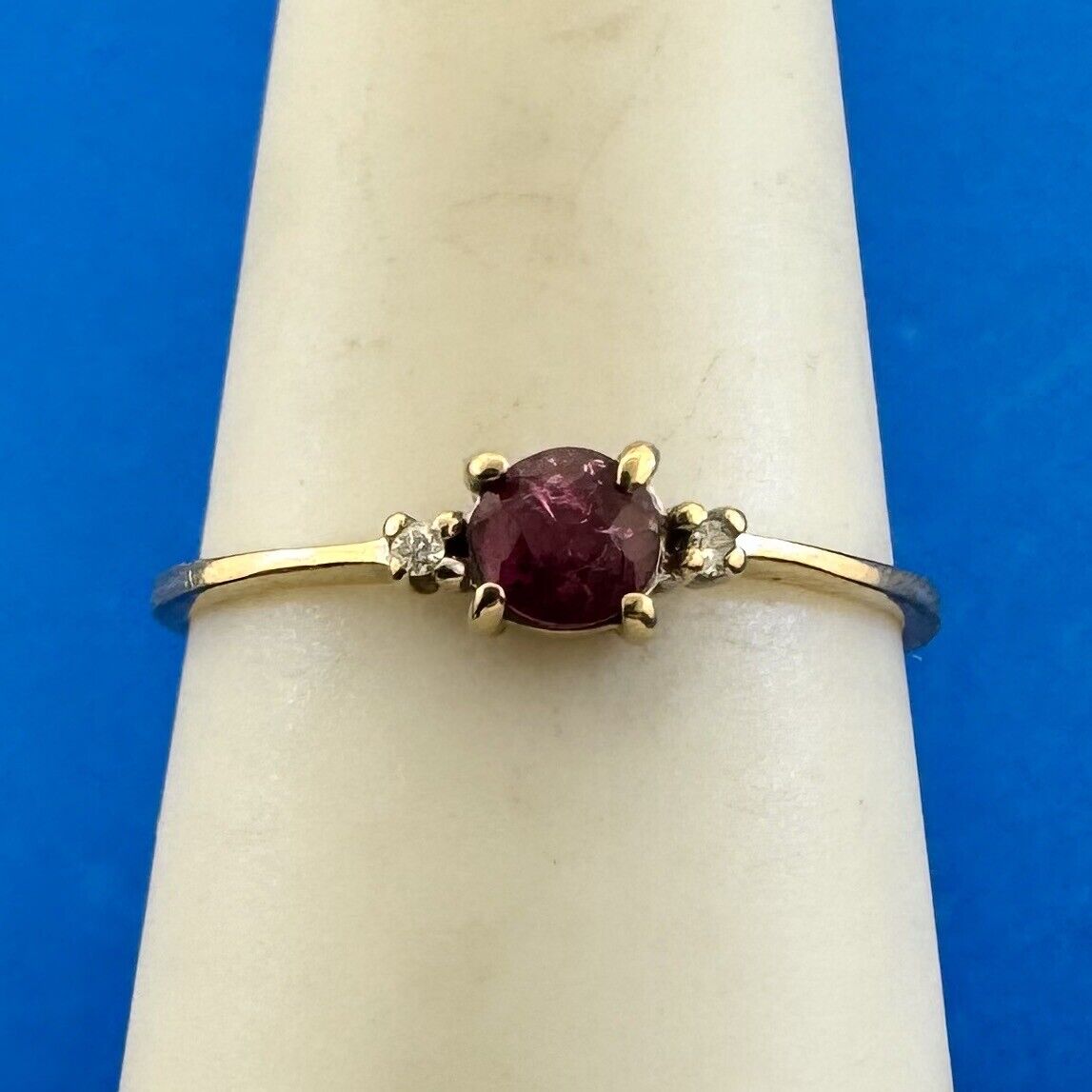 Vintage 14K Yellow Gold Round Ruby Diamond Accents Occasion Promise Ring