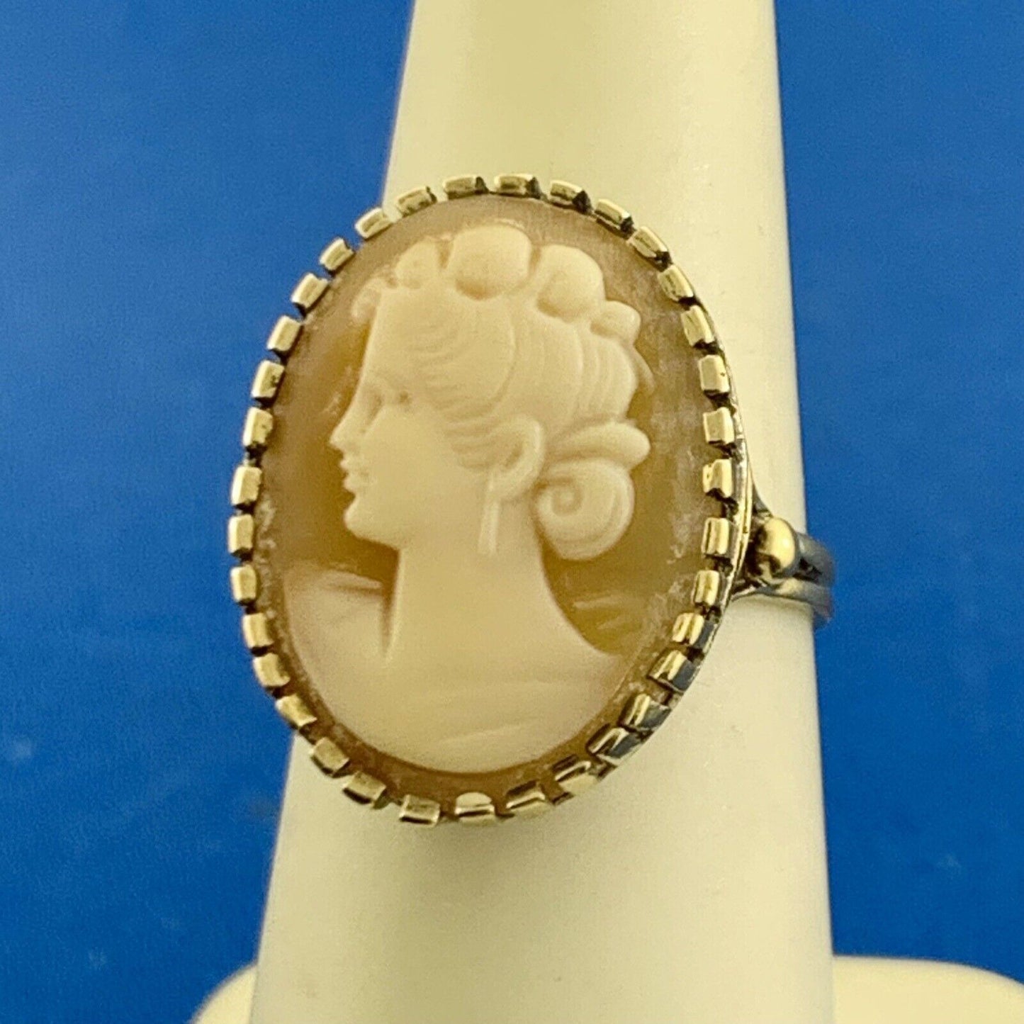 Vintage Designer PSCO 10K Yellow Gold Oval Carved Cameo Ring