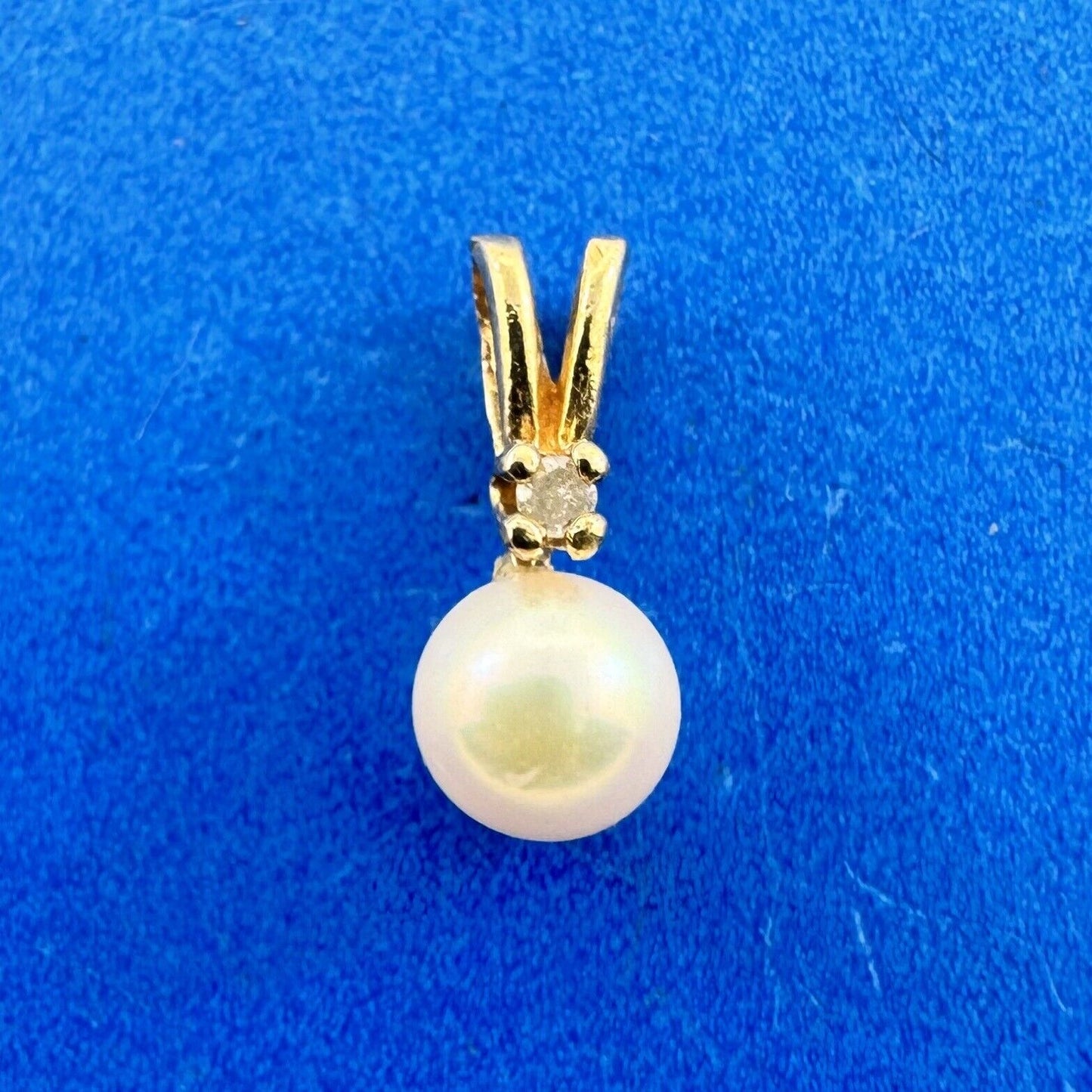 Classic 14K Yellow Gold Round Pearl Diamond Accented Petite Pendant