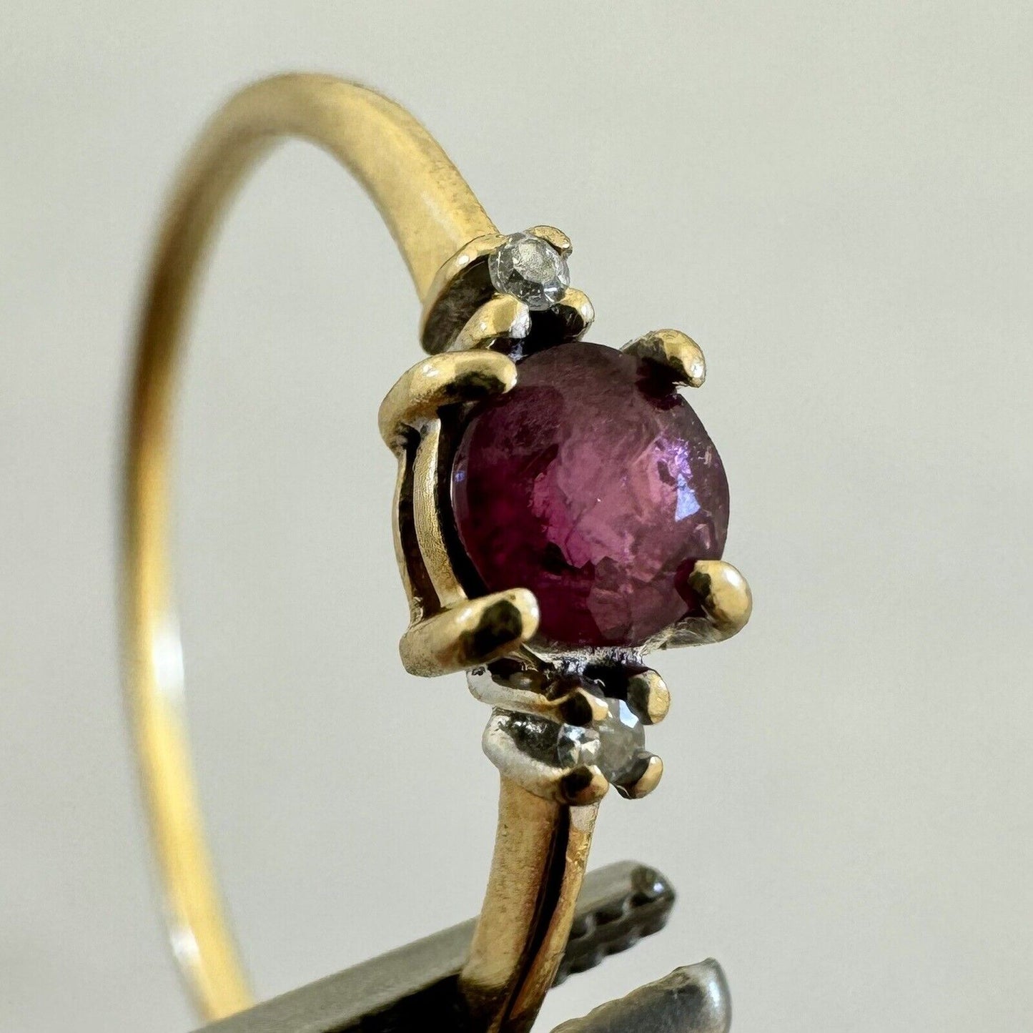 Vintage 14K Yellow Gold Round Ruby Diamond Accents Occasion Promise Ring